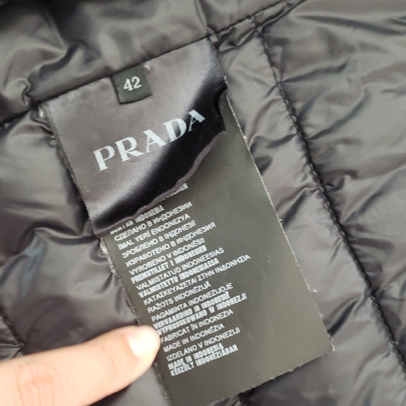 Prada Women's Black Quilted Down Puffer Jacket Size 42 Chic Feminine Cozy Winter - Picture 5 of 10